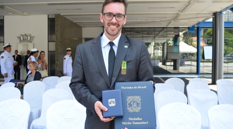 Presidente da SBMN recebe Medalha Mérito Tamandaré